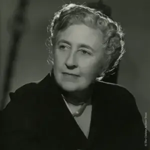 Agatha-Christie-b-n