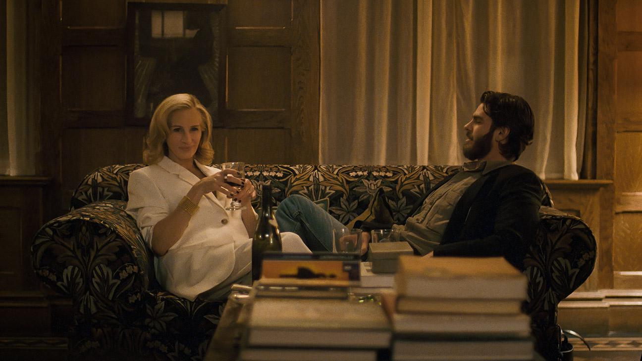 103152-AFTER_THE_HUNT_-_Julia_Roberts_and_Andrew_G