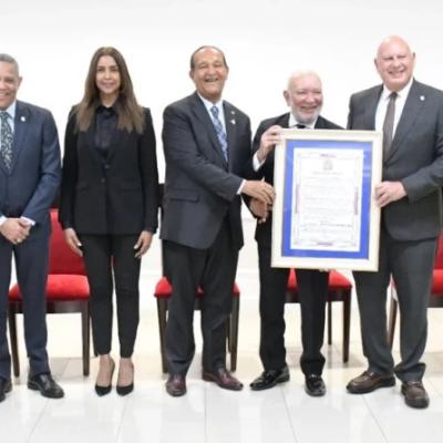 “Medios con alma”: el Senado reconoce a Jochy Santos por 50 años de trayectoria