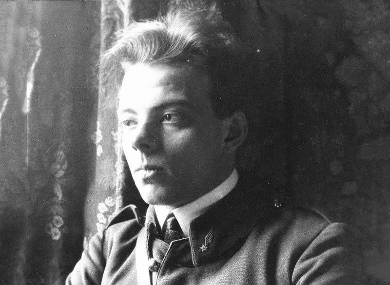 antoine-de-saint-exupery-joven