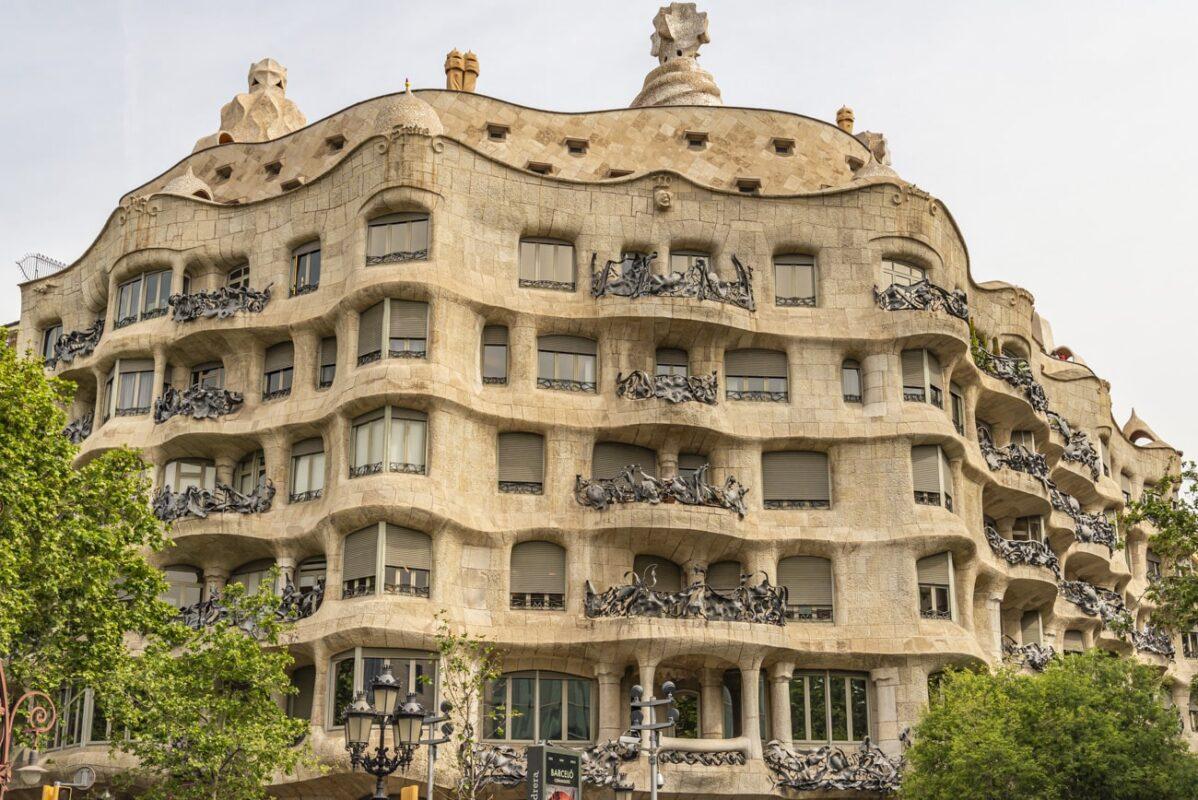 antoni-gaudi-casa-mila-barcelona