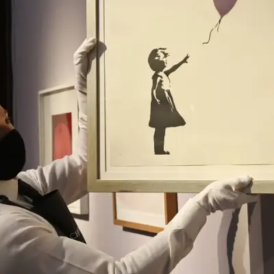 Banksy vuelve a los titulares: condenado un hombre por el robo de su emblemática “Girl With Balloon”