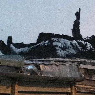 Banksy entrega un regalo navideño agridulce a Gran Bretaña