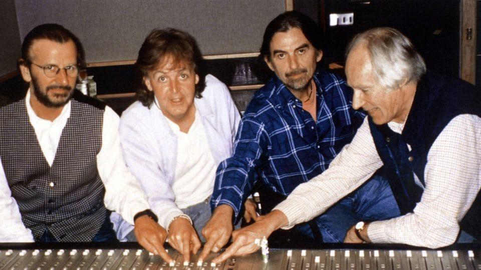 beatles-con-george-martin-estudio