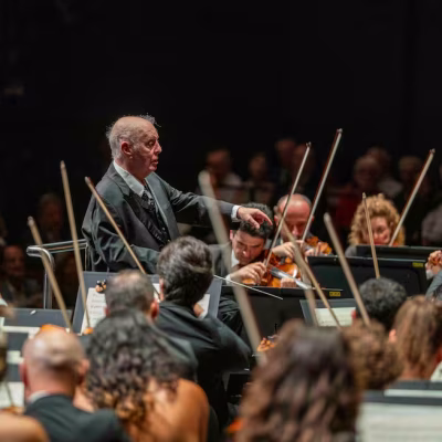 Daniel Barenboim resucita en Salzburgo: su batuta vence al Parkinson