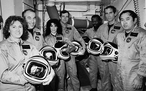 challenger-astronautas-b-n