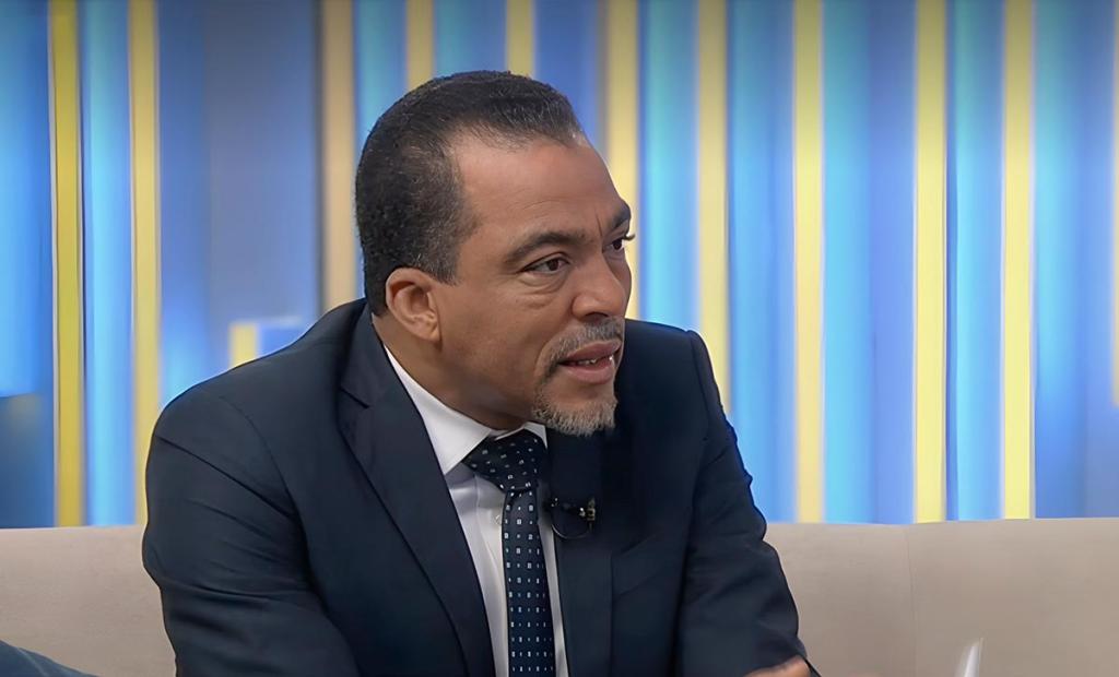 Diógenes Pina presenta "Sueños de Octubre", una antología de entrevistas