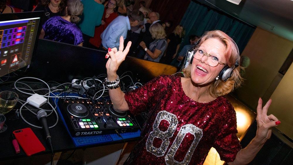 DJ-Gloria-2