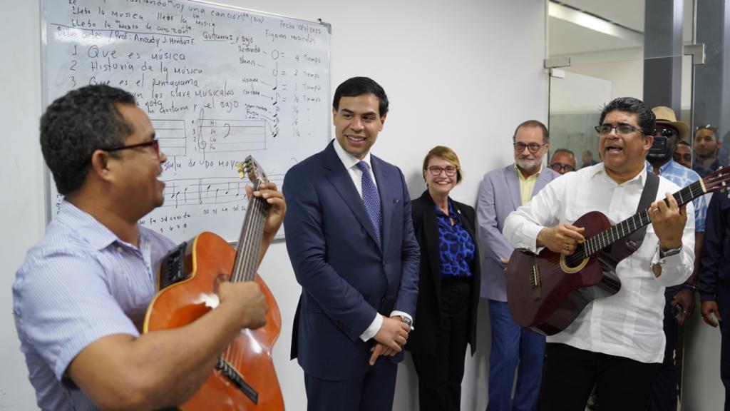 Autoridades verifican avance de la nueva Escuela de Bellas Artes en Santo Domingo Este