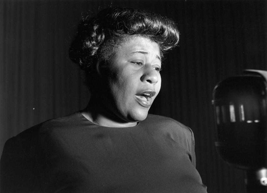 Ella Fitzgerald: a 30 años de la partida de la voz que enseñó a cantar al jazz