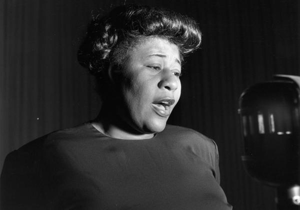 Ella Fitzgerald: a 30 años de la partida de la voz que enseñó a cantar al jazz