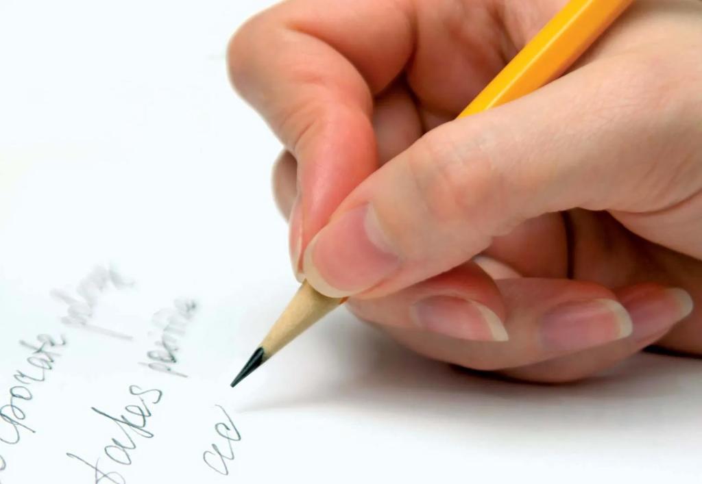 Escribir a mano: una práctica tradicional que podría estimular las áreas creativas del cerebro