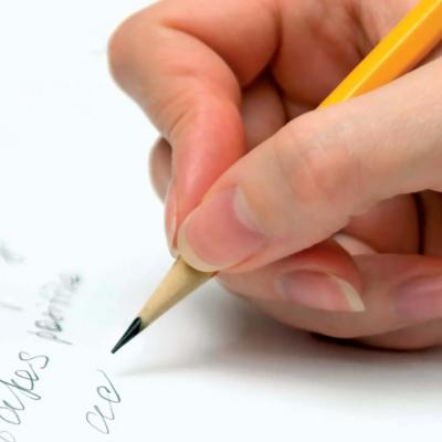 Escribir a mano: una práctica tradicional que podría estimular las áreas creativas del cerebro