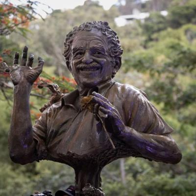 Caracas rinde homenaje a Gabriel García Márquez con una escultura inspirada en Macondo
