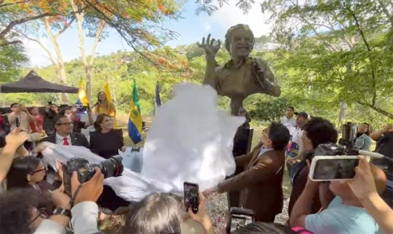 escultura-garcia-marquez-caracas