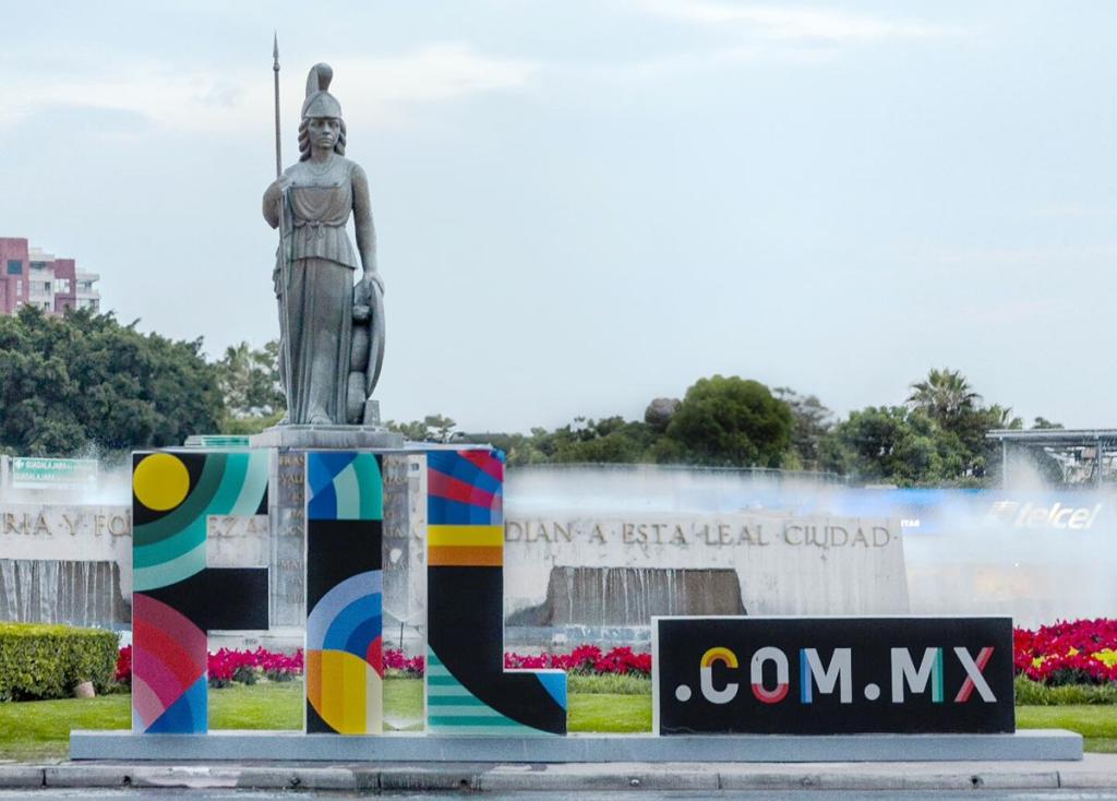 Dos gigantes de la cultura iberoamericana reciben honores en la FIL Guadalajara 2025