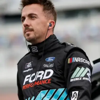Frankie Muniz: De estrella infantil a piloto de NASCAR y padre feliz