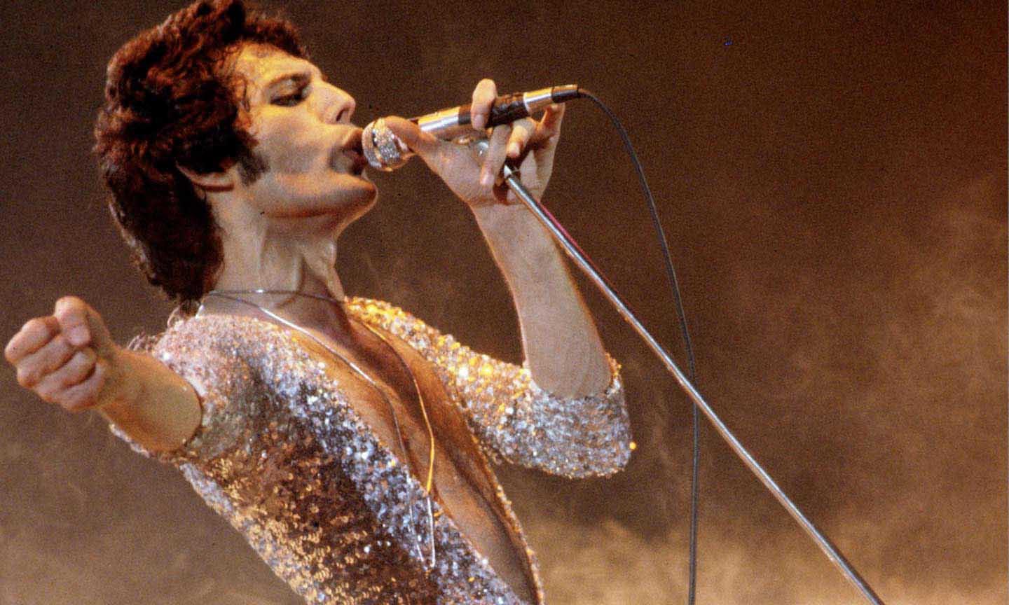 Freddie-Mercury-1977