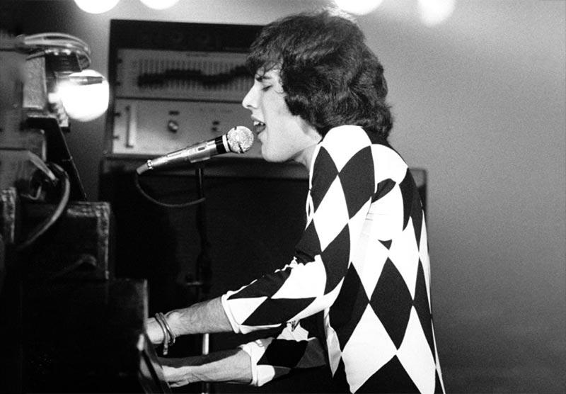 freddie-mercury-somebody-to-love