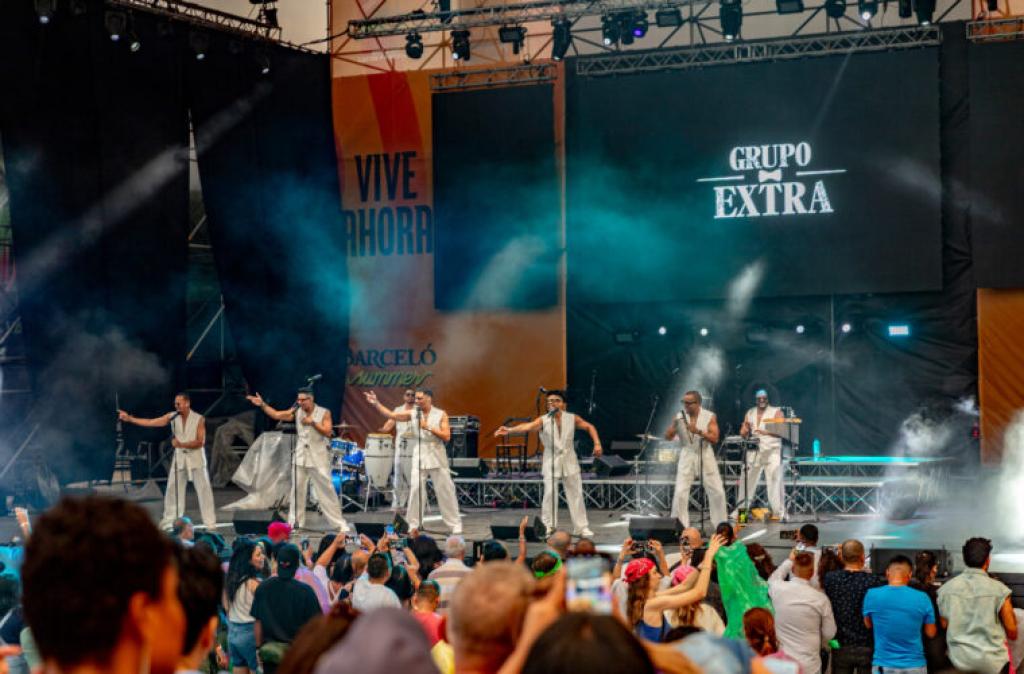 Grupo Extra de gira por Europa: el viejo continente se rinde ante la bachata caribeña
