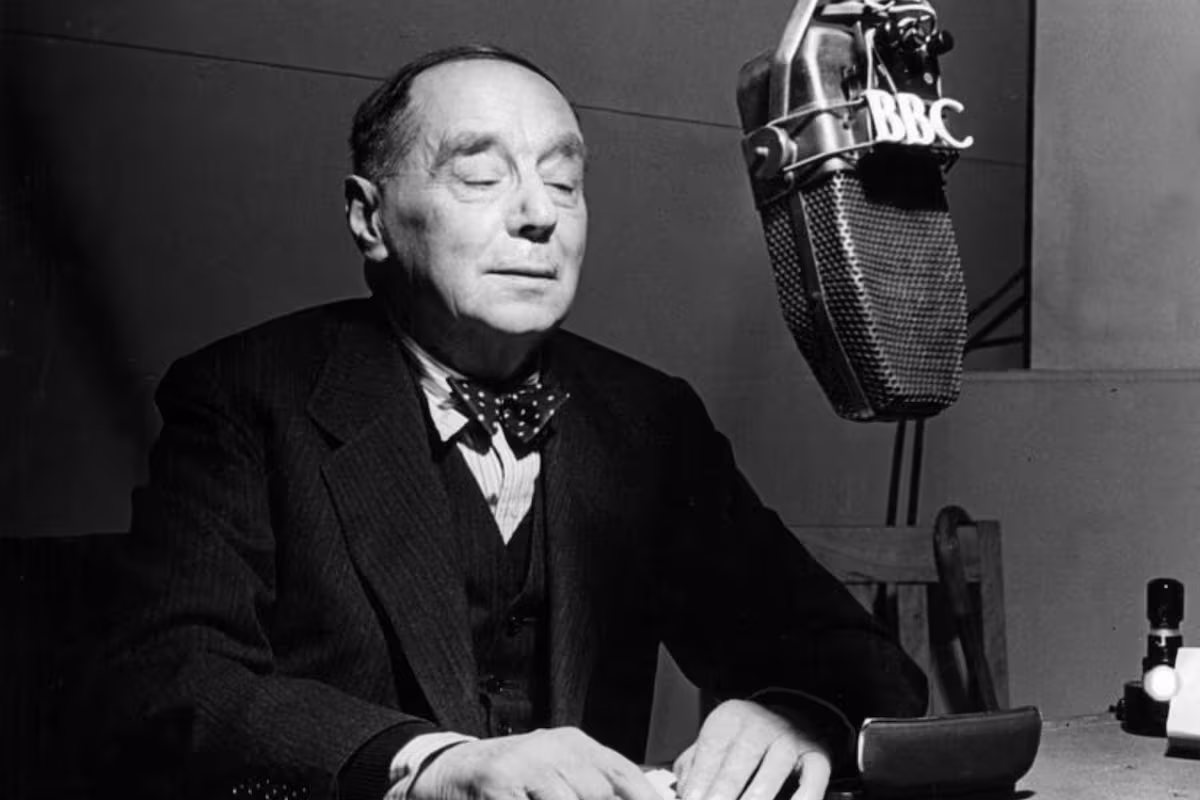 hg-wells-radio