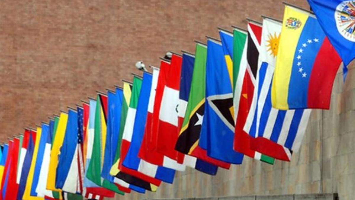 dia-de-las-americas-banderas