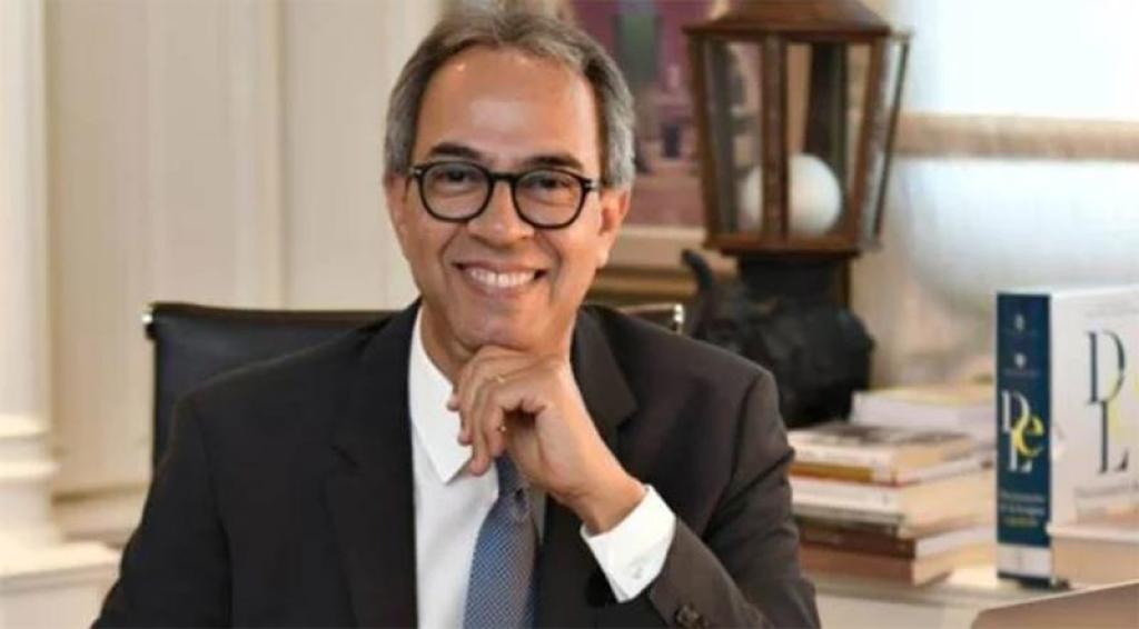 José Mármol presenta sus cuatro décadas de poesía condensadas en un volumen