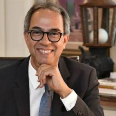 José Mármol presenta sus cuatro décadas de poesía condensadas en un volumen