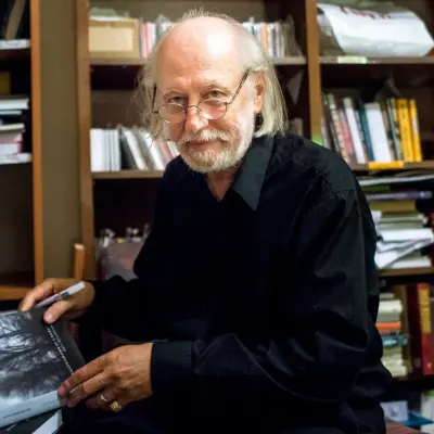 Acercarse al cosmos narrativo de Krasznahorkai: tres novelas para conocer al premio Nobel de Literatura