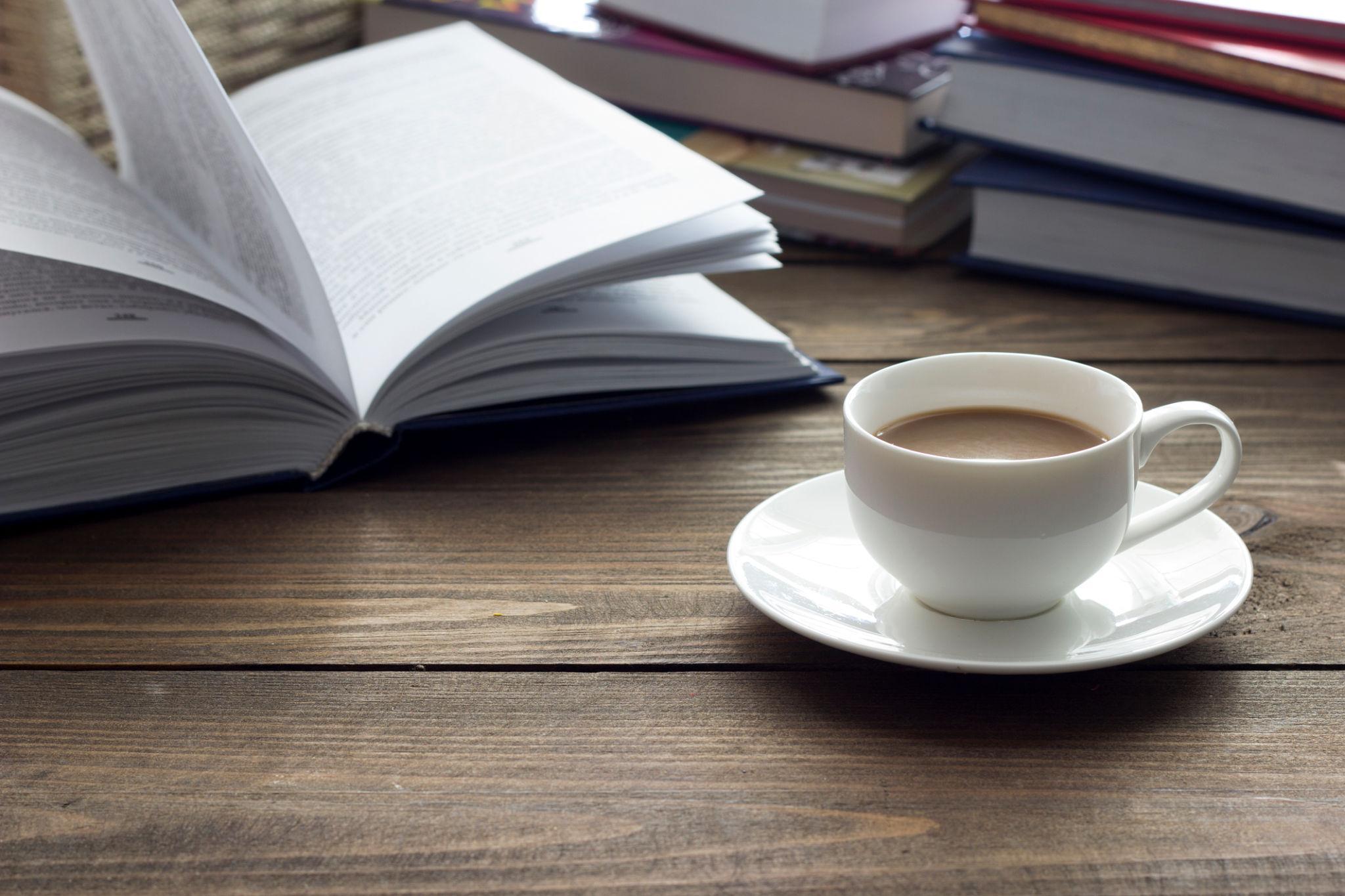 lectura-libros-cafe