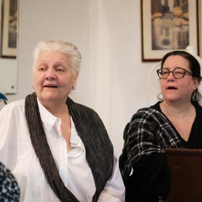 El arte de sanar voces: el legado de dos sopranos en un pueblito de Italia