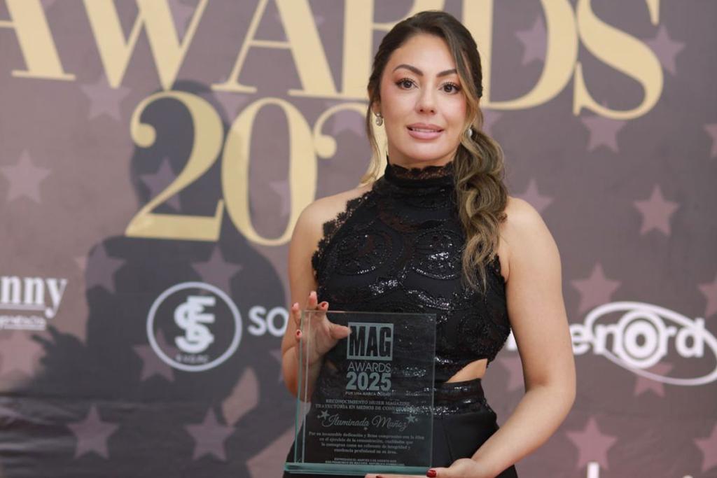 Iluminada Muñoz recibe el Premio Trayectoria Comunicacional en los Magazine Awards 2025