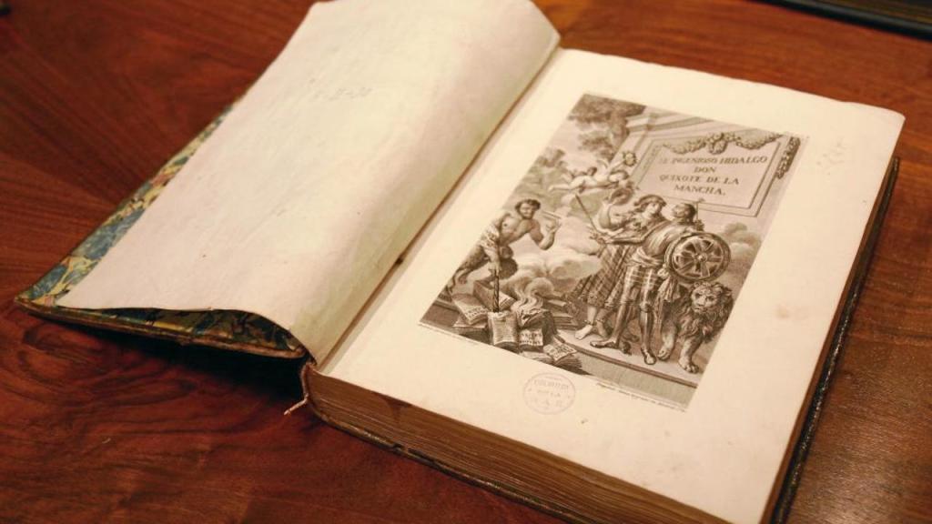 Un Quijote escrito a pulso: un profesor español dedica casi siete años a copiar la obra maestra de Cervantes en caligrafía gótica