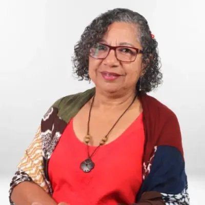 Nueva voz poética: Sacia la sed sin llevarte la fuente y otros poemas