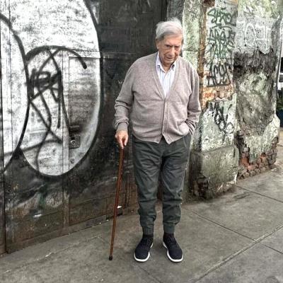 Volver a vivir los escenarios literarios: Vargas Llosa recorre sus propias ficciones antes de partir