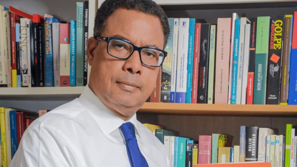 Namphi Rodríguez presenta su quinta obra: un glosario exhaustivo sobre justicia administrativa