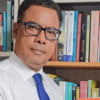 Namphi Rodríguez presenta su quinta obra: un glosario exhaustivo sobre justicia administrativa