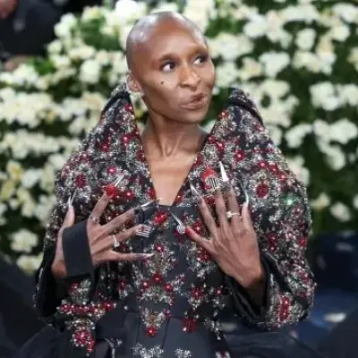 Brillar sin pedir permiso: la moda negra toma la Met Gala