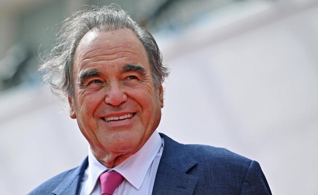 Oliver Stone regresa al cine con 'Mentiras blancas', un thriller político protagonizado por Michael Douglas