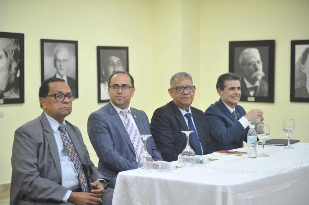 Gustavo Olivo Peña presenta su segundo libro de cuentos: Desde un costado de la (des)memoria