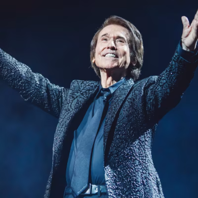 Raphael suspende concierto en España por un proceso gripal