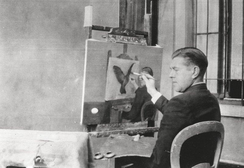 Rene-Magritte-pintando