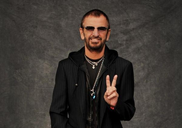 Ringo Starr: 86 años del hombre que marcó el ritmo de los Beatles y nunca dejó de sonreír