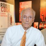 Cinco obras esenciales para conocer al médico novelista Robin Cook