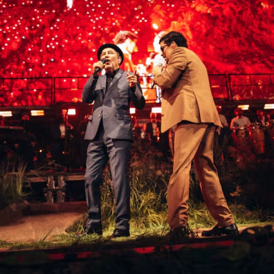 Rubén Blades electriza la residencia de Bad Bunny con un inesperado encuentro salsero