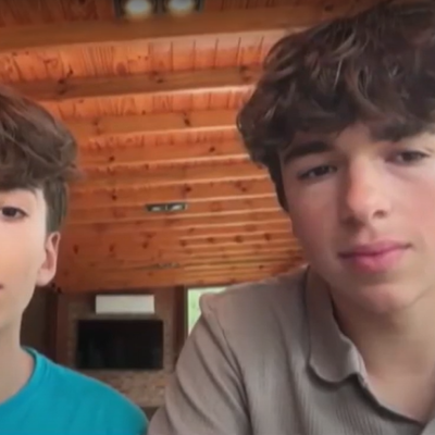 “Cuenta Cuentos”: dos jóvenes latinos alimentan la imaginación de niños migrantes en refugios de NY