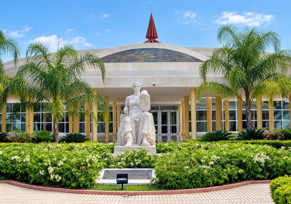 Santo Domingo y la XV Semana Internacional de la Poesía con destacadas plumas dominicanas