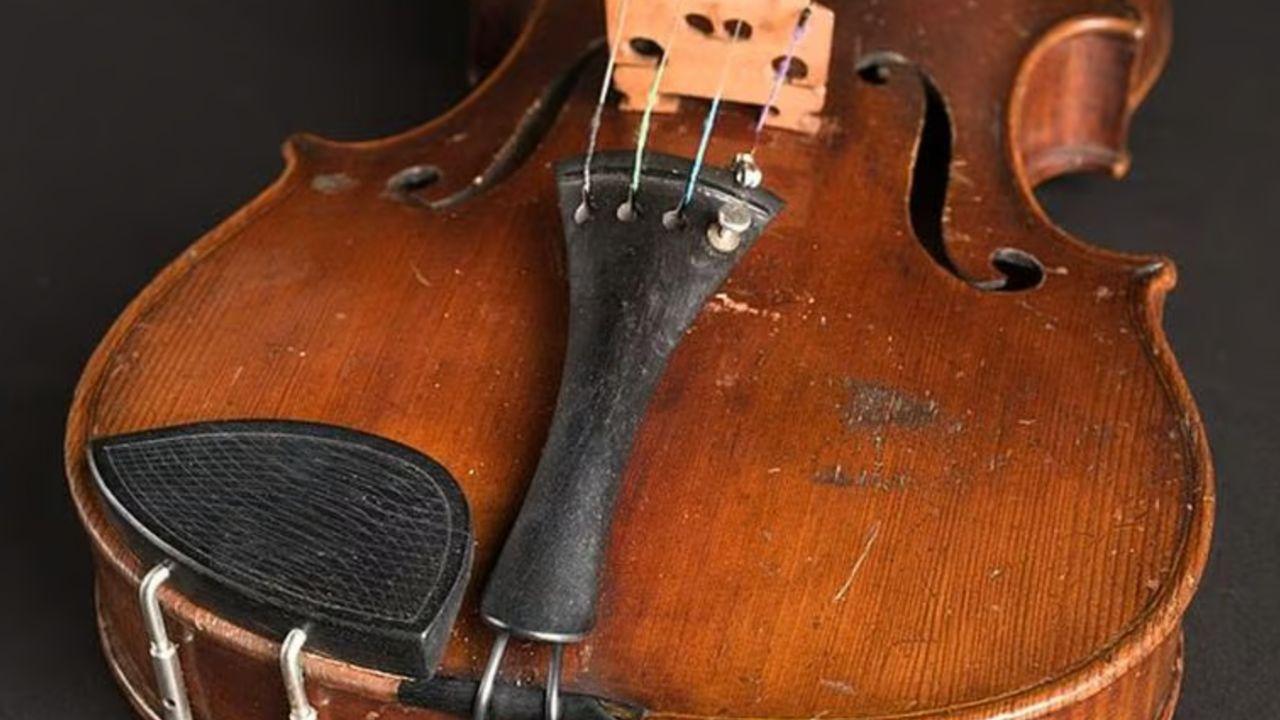 violin-albert-einstein-1