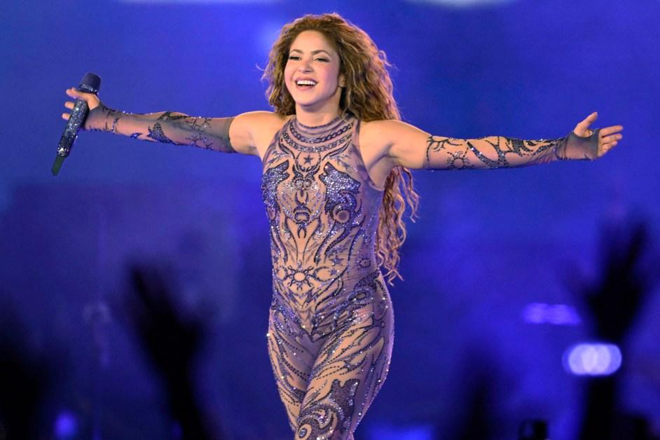 Shakira-march-30-2025-mexico-city-a-billboard-espa