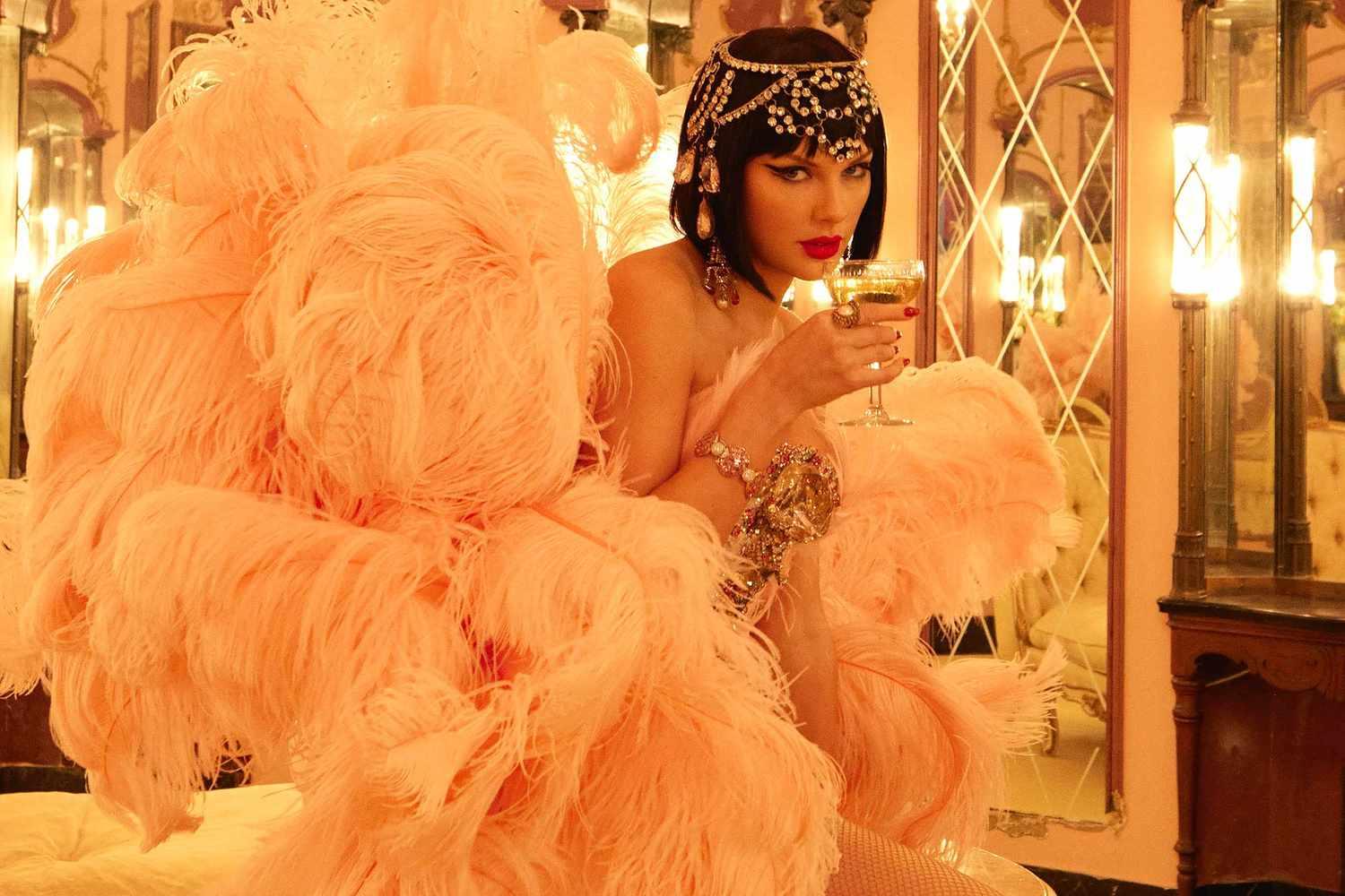 taylor-swift-the-life-of-a-showgirl-091925-22afc19